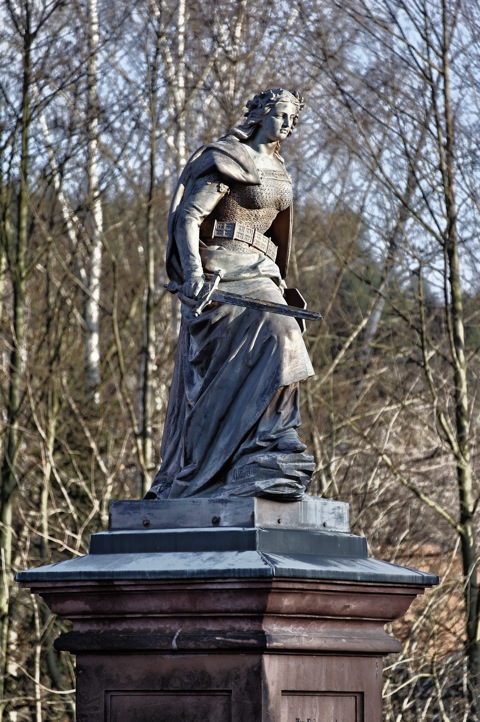 Bild: Das Denkmal GERMANIA in Mansfeld - Ortsteil Mansfeld. NIKON D700 mit Objektiv AF-S NIKKOR 28-300 mm 1:3,5-5,6G ED VR.