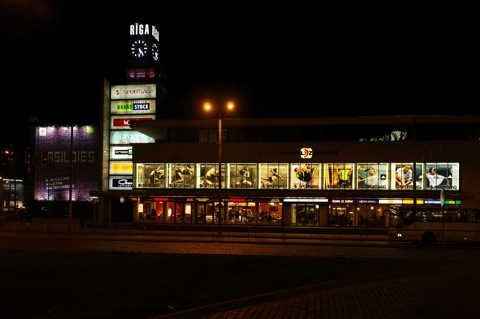 Bild: Einkaufsmeile am Hauptbahnhof von Riga.