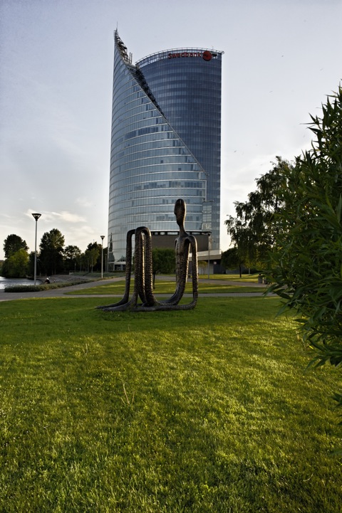 Bild: Der Tower der Swedbank. NIKON D700 mit CARL ZEISS Distagon T* 2,8/25 ZF.
