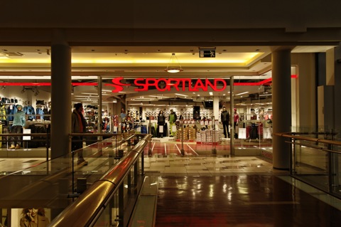 Bild: In der Shopping Mall Galeria Centrs in der Altstadt von Riga.
