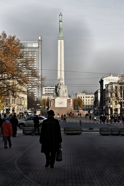 Bild: Das Freiheitsdenkmal von Riga. Blick Richtung Osten.