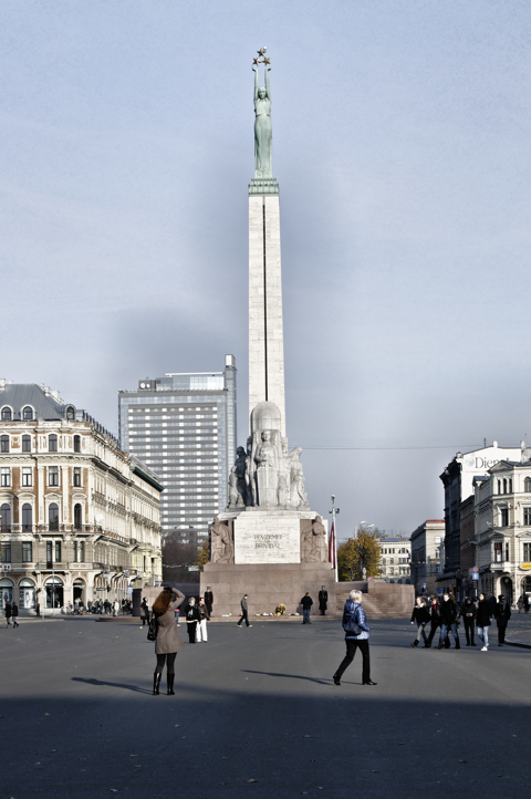Bild: Das Freiheitsdenkmal von Riga. Blick Richtung Osten.