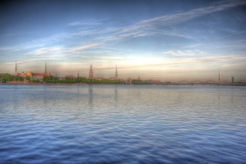 Bild: Bild vom linken Ufer der Daugava auf die Altstadt von Riga. HDR Render.