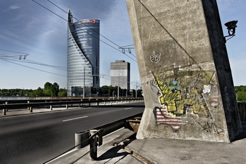 Bild: Auf dem Weg aus der Altstadt von Riga nach Ķīpsala. Auf der Vanšu Brücke.