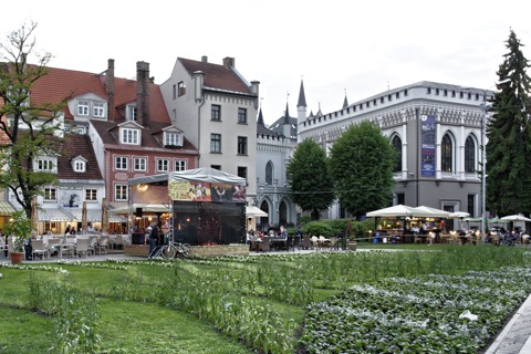 Bild: Am Livenplatz in Riga am Abend des 26.05.2012. Feierstimmung.
