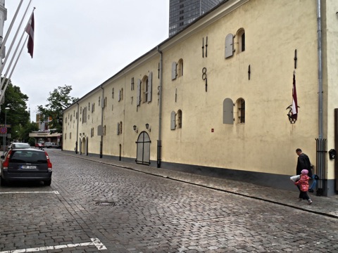 Bild: Historisches Gebäude in der nördlichen Altstadt von Riga. OLYMPUS µTough-6020.