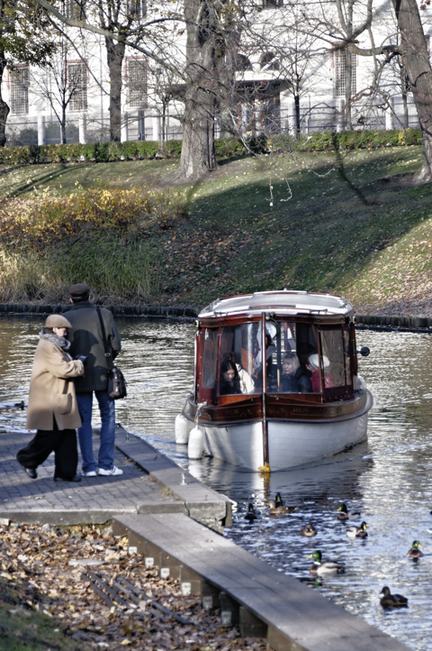 Bild: Ausflugskahn auf dem Stadtkanal von Riga.
