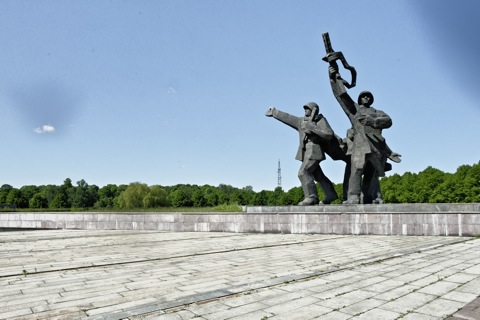 Bild: Impressionen vom Siegesdenkmal in Rīga.