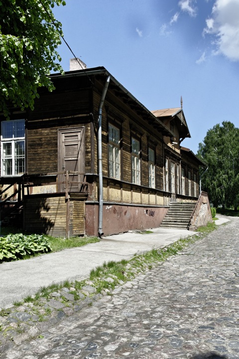 Bild: Unterwegs auf Fototour im Stadtteil Torņakalns in Rīga. NIKON D700 mit AF-S NIKKOR 28-300 mm 1:3,5-5,6G ED VR.