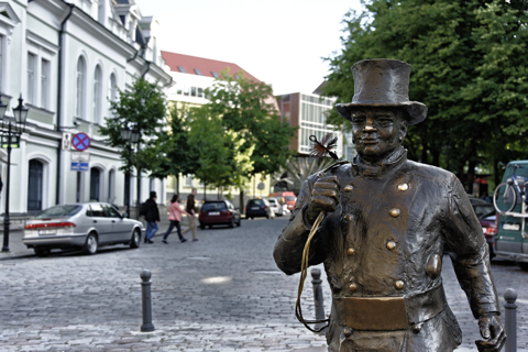 Bild: Schornsteinfeger in Tallinn. NIKON D700 mit AF-S NIKKOR 28-300 mm 1:3,5-5,6G ED VR ¦¦ ISO400 ¦ f/5 ¦ 1/250 s ¦ FX 100 mm.