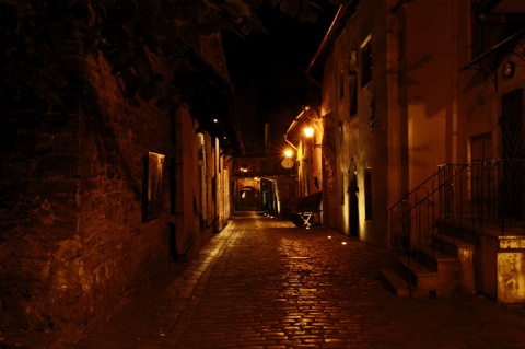 Bild: Die Unterstadt von Tallinn bei Nacht mit NIKON D300s und Objektiv CARL ZEISS Distagon T* 2,8/25 ZF sowie Stativ Manfrotto 190CXPRO4 Carbon Stativ mit 3-Wege-Kopf 804RC2.