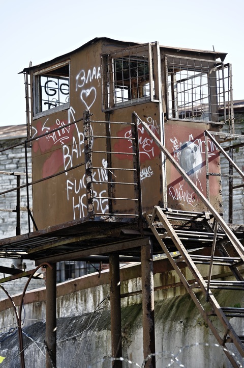 Bild: Unterwegs am ehemaligen Patarei-Gefängnis von Tallinn mit NIKON D700 und AF-S NIKKOR 28-300 mm 1:3,5-5,6G ED VR sowie CARL ZEISS Distagon T* 3,5/18 ZF.2.