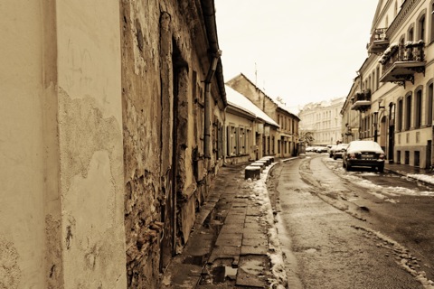Bild: Unterwegs in den Gassen der Altstadt von Vilnius. NIKON D700 mit AF-S NIKKOR 28-300 mm 1:3.5-5.6G ED VR.