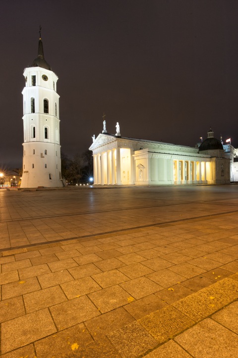 Bild: Die Kathedrale St. Stanislaus an der Katedros aikštė in Vilnius wurde von Laurynas Gucevičius erbaut. NIKON D700 mit CARL ZEISS Distagon T* 3.5/18 ZF.2.