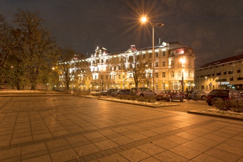Bild: Das Kempinski Hotel Cathedral Square in der Altstadt von Vilnius. NIKON D700 mit CARL ZEISS Distagon T* 3.5/18 ZF.2.