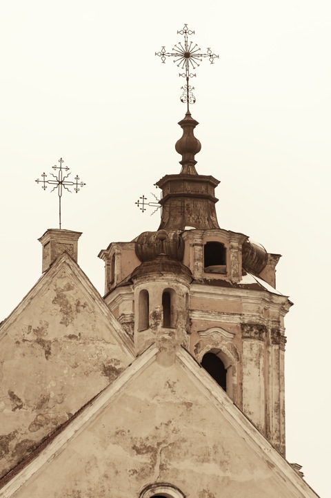 Bild: Auch die Kirche St. Jakob an der Neris ist vom Verfall bedroht. NIKON D700 mit AF-S NIKKOR 28-300 mm 1:3.5-5.6G ED VR.