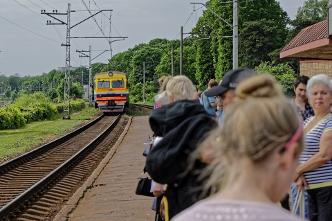 Bild: Nahverkehrszug in Lettland. NIKON D700 mit TAMRON SP 24-70mm F/2.8 Di VC USD. ISO 200 ¦ f/5,6 ¦ 70 mm ¦ 1/500 s ¦ kein Blitz. Klicken Sie auf das Bild um es zu vergrößern.