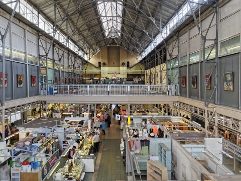 Bild: Im Markt von Āgenskalns. OLYMPUS OM-D E-M5 mit M.ZUIKO DIGITAL ED 12‑40mm 1:2.8. ISO 200 ¦ f/7,1 ¦ 12 mm ¦ 1/13 s ¦ kein Blitz. Klicken Sie auf das Bild um es zu vergrößern.