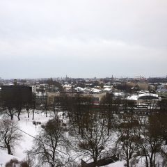 Bild: Blick vom Domberg auf den Bahnhof von Tallinn und Põhja-Tallinn.