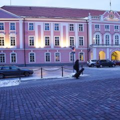 Bild: Der Riigikogu - der Sitz des Parlaments der Republik Estland - auf dem Domberg von Tallinn.