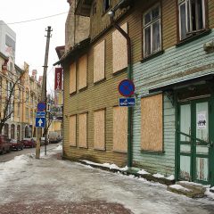 Bild: Mitten in der Neustadt von Tallinn gibt es auch Verfall.