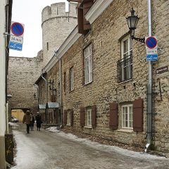 Bild: Die Stadtmauer von Tallinn an der Bremeni käik.