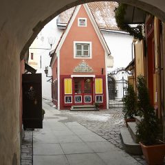 Bild: Kaffee in der Unterstadt in Tallin am Rathausplatz.