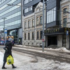 Bild: Immer wieder eines meines meiner Lieblingsmotive in Tallinn - Das alte Haus, das in ein modernes Bürohochhaus integriert wurde. Am Kaufhaus Stockmann.