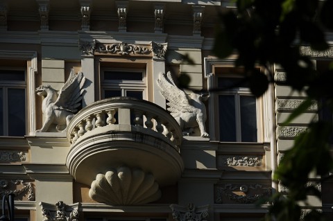 Bild: Jugendstilfassade am Gediminas Prospekt in Vilnius. NIKON D700 mit AF-S NIKKOR 24-120 mm 1:4G ED VR.