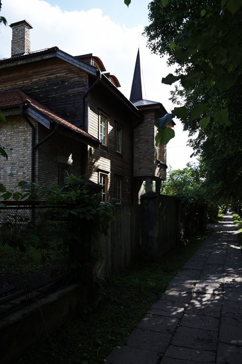 Fast wie auf dem Dorf - Unterwegs im Stadtteil Žvėrynas in Vilnius mit NIKON D700 und AF-S NIKKOR 24-120 mm 1:4G ED VR.