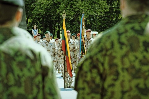 Bild: Fahnenträger während des Appells der Litauischen Armee auf dem Kathedralenplatz in Vilnius. NIKON D700 und AF-S NIKKOR 24-120 mm 1:4G ED VR.