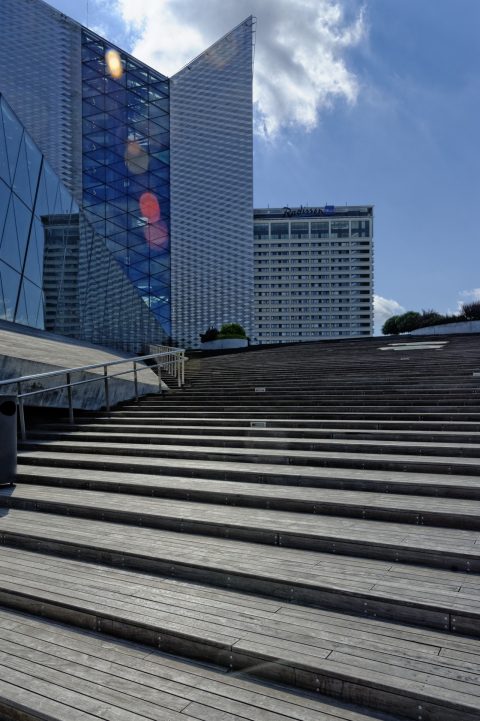 Bild: Am SWEDBANK Hochhaus in Vilnius im Stadtteil Šnipiškės. NIKON D700 und AF-S NIKKOR 24-120 mm 1:4G ED VR.