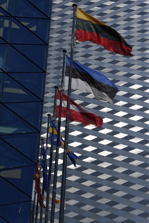 Bild: Am SWEDBANK Hochhaus in Vilnius im Stadtteil Šnipiškės. NIKON D700 und AF-S NIKKOR 24-120 mm 1:4G ED VR.