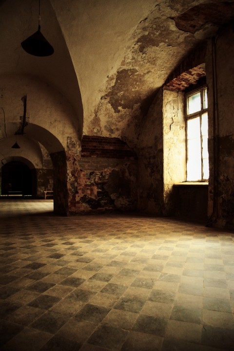 Bild:In einem der zahllosen Flure im ehemaligen Patarei Gefängnis in Tallinn. NIKON D700 mit AF-S NIKKOR 24-120 mm 1:4G ED VR.