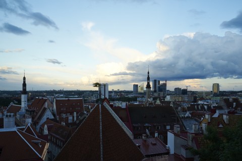 Bild: Tallinn - Unterwegs zur Blauen Stunde auf dem Toompea, dem Domberg. Auf der Aussichtsplattform an der Kohtu. NIKON D700 und AF-S NIKKOR 24-120 mm 1:4G ED VR.