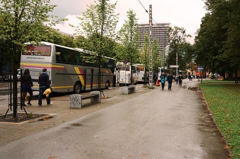 Bild: Tallinn - Von der Mere puiestee starten mehrmals täglich die Fernbusse in die Städte Estlands. NIKON D700 und AF-S NIKKOR 24-120 mm 1:4G ED VR.