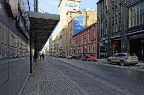Bild: Auch in der Neustadt von Riga finden sich zahlreiche Restaurants und Bars. Das Angebot ist international. NIKON D700 mit AF-S NIKKOR 24-120 mm 1:4G ED VR. ISO 200 ¦ f/7,1 ¦ 24 mm ¦ 1/200 s ¦ kein Blitz. Klicken Sie auf das Bild um es zu vergrößern.