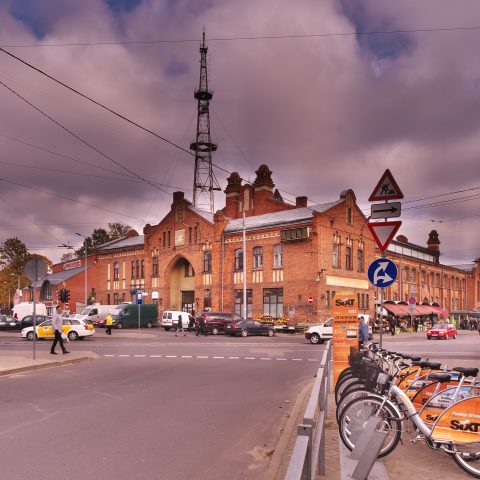 Bild: Der Markt von Āgenskalns - der Āgenskalna tirgus - ist der größte Markt in Rīga in Pārdaugava. OLYMPUS OM-D E-M5 mit M.ZUIKO DIGITAL ED 12‑40mm 1:2.8. ISO 200 ¦ f/9 ¦ 12 mm ¦ 1/200 s. Klicken Sie auf das Bild um es zu vergrößern.