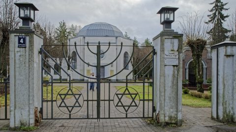 Bidl: Der Neue Jüdische Friedhof in Čiekurkalns. NIKON D700 mit TAMRON SP 24-70mm F/2.8 Di VC USD. ISO 200 ¦ f/7,1 ¦ 24 mm ¦ 1/80 s ¦ kein Blitz. Klicken Sie auf das Bild um es zu vergrößern.
