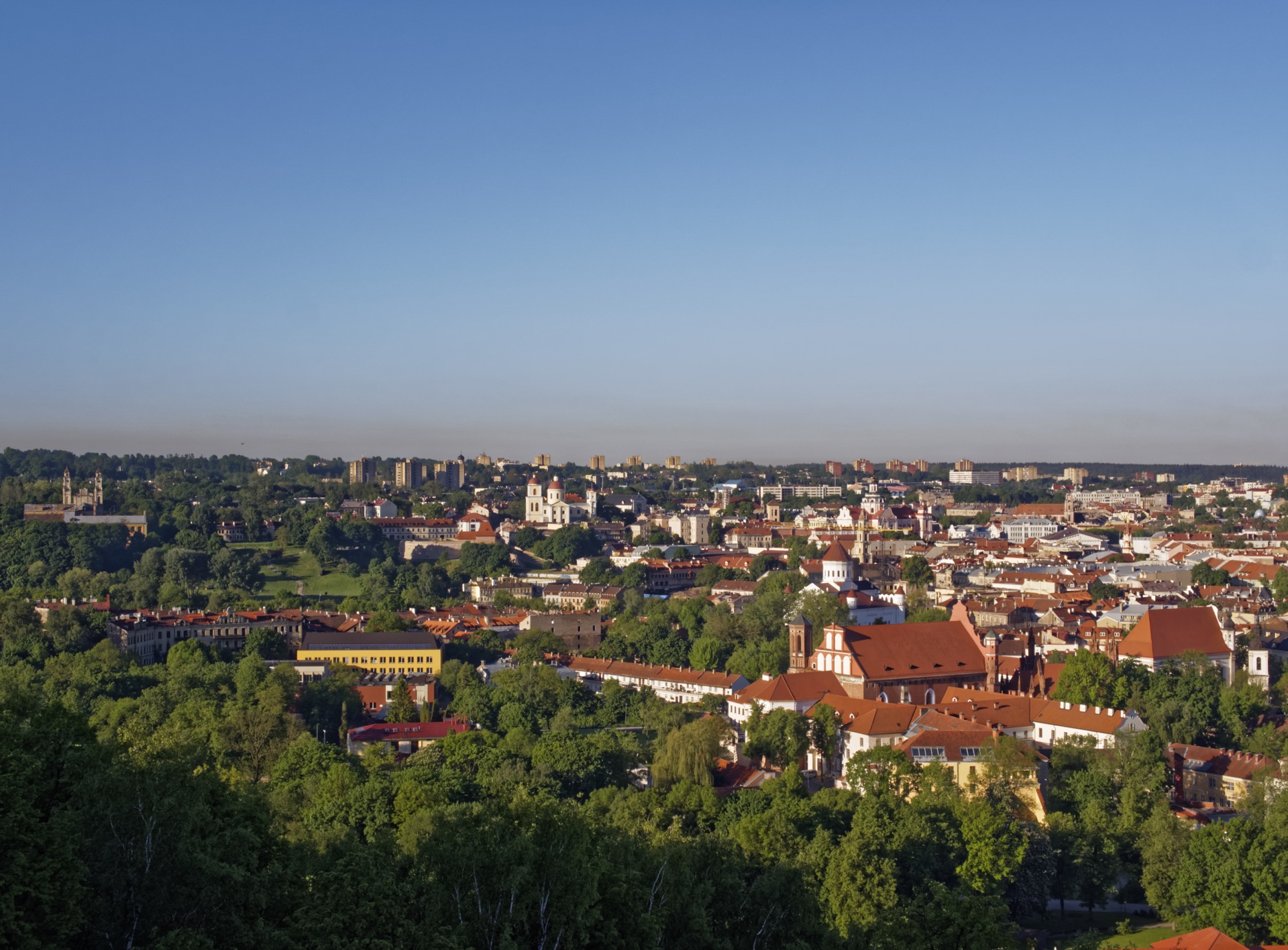 Bild: Ausschnitt aus dem Panoramafoto von Vilnius. Aufgenommen vom Berg der Drei Kreuze.