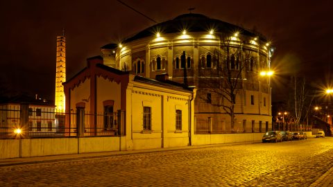 Bild: Das Gasometer in der Matīsa iela in Rīga wurde vom Architekten Karl Johann Felsko entworfen. OLYMPUS OM-D E-M1 mit LEICA H-X015E-K DG SUMMILUX 1.7 / 15mm. ISO 200 ¦ f/7,1 ¦ 15 mm ¦ 4 s ¦ kein Blitz Klicken Sie auf das Bild um es zu vergrößern.