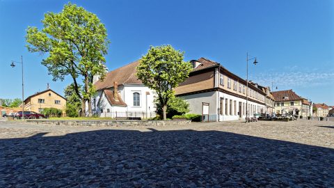 Bild: Katholische Kirche im Zentrum von Kuldīga. OLYMPUS OM-D E-M1 Mark II und M.ZUIKO DIGITAL ED 7‑14mm 1:2.8 PRO. ISO 200 ¦ f/7.1 ¦ 7 mm ¦ 1/320 s ¦ kein Blitz. Klicken Sie auf das Bild um es zu vergrößern.