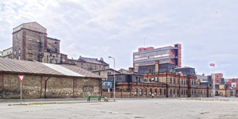 Bild: Heute is die Brauerei ALDARIS eine der letzten verbliebenen Großbrauereien von Rīga. Im Stadtteil Sarkandaugava von Rīga in der Tvaika iela. OLYMPUS OM-D E-M1 Mark II und LEICA DG SUMMILUX 1.7 / 15mm. ISO 200 ¦ f/7.1 ¦ 15 mm ¦ 1/800 s ¦ kein Blitz. Klicken Sie auf das Bild um es zu vergrößern.