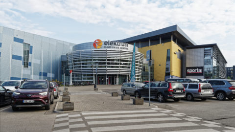 Bild: Das Sportzentrum elektrum befindet sich neben der Arēna Rīga im Stadtteil Skanste von Rīga. Hier gibt es unter anderem einen Beach Volley Platz.