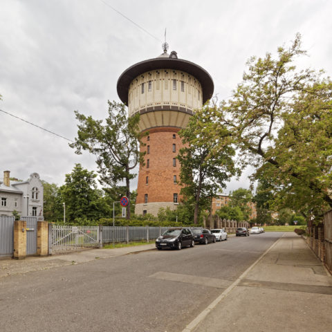 Bild: Der Wasserturm im Stadtteil Āgenskalns in der Alīses iela in Rīga.