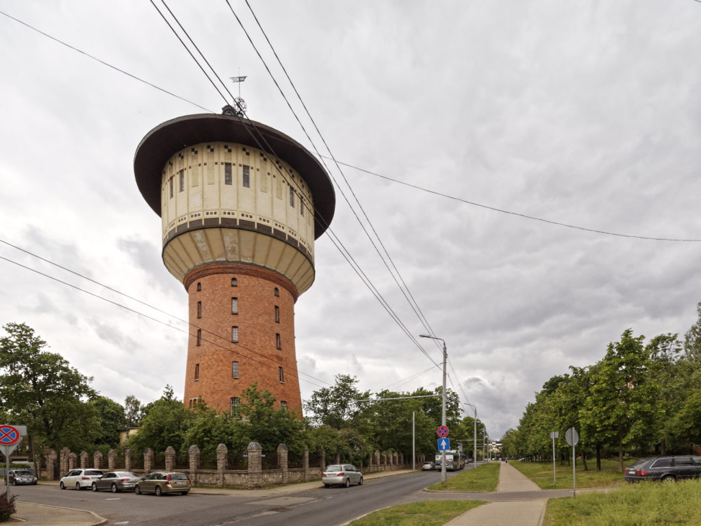Bild: Der Wasserturm im Stadtteil Āgenskalns in der Alīses iela in Rīga.