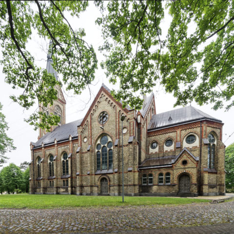 Bild: Rīga - Die Evangelisch Lutherische Kirche - Lutera evaņģēliski luteriskā baznīca - im Stadtteil Torņakalns am linken Ufer der Daugava. Die neugotische Kirche wurde zwischen 1888 und 1891 erbaut.