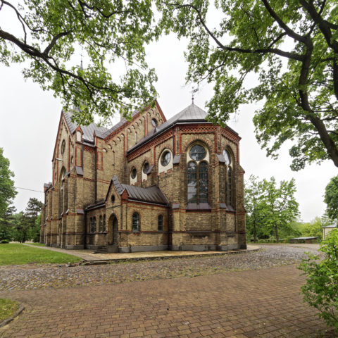 Bild: Rīga - Die Evangelisch Lutherische Kirche - Lutera evaņģēliski luåteriskā baznīca - im Stadtteil Torņakalns am linken Ufer der Daugava. Die neugotische Kirche wurde zwischen 1888 und 1891 erbaut.