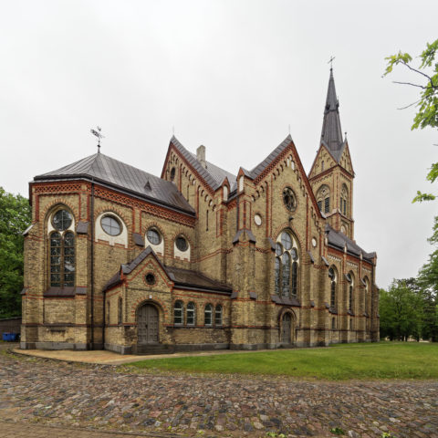 Bild: Rīga - Die Evangelisch Lutherische Kirche - Lutera evaņģēliski luåteriskā baznīca - im Stadtteil Torņakalns am linken Ufer der Daugava. Die neugotische Kirche wurde zwischen 1888 und 1891 erbaut.