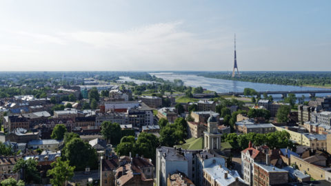 Bild: Rīga - Der Fernsehturm oder Rīgas radio un televīzijas tornis auf der Insel Zaķusala von der Aussichtsplattform der Akademie der Wissenschaften aus gesehen. Aufnahme aus dem Jahre 2017. Klicken Sie auf das Bild, um es zu vergrößern.
